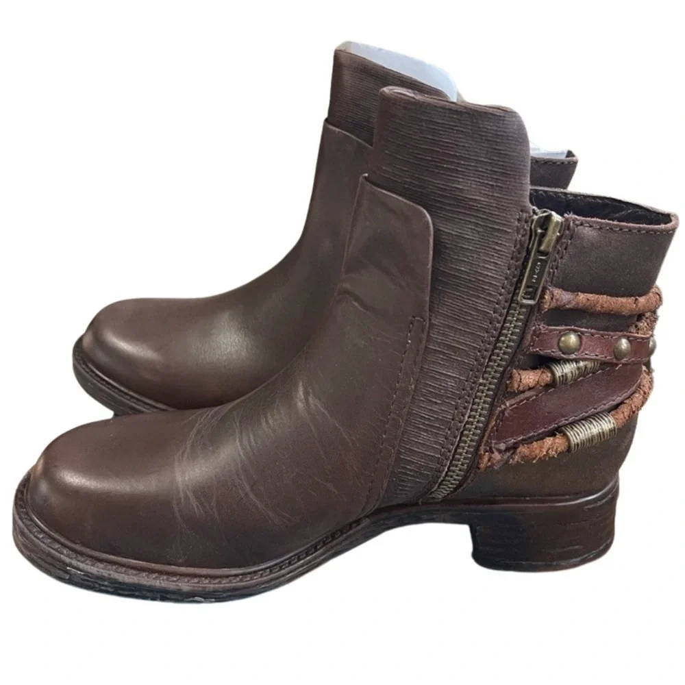 BIG SALE!! New OTBT Brown leather boots sz 6.5 $160